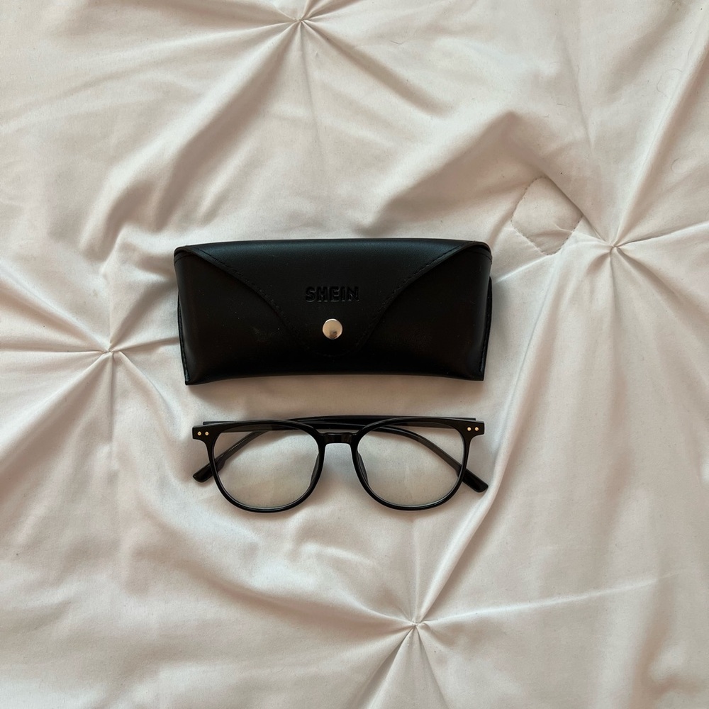 Black frame accessory blue-light blocking glasses